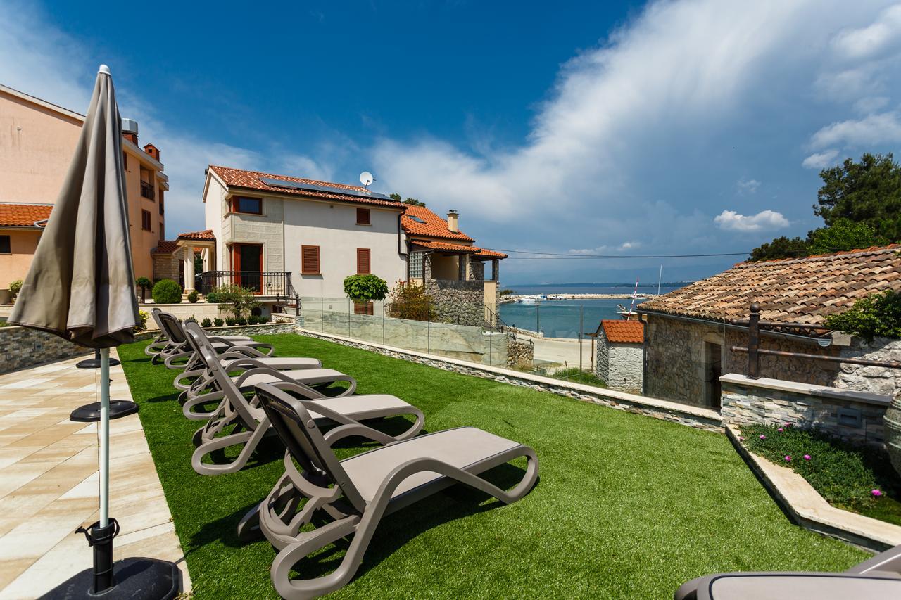 Villa Aria Malinska Exterior photo