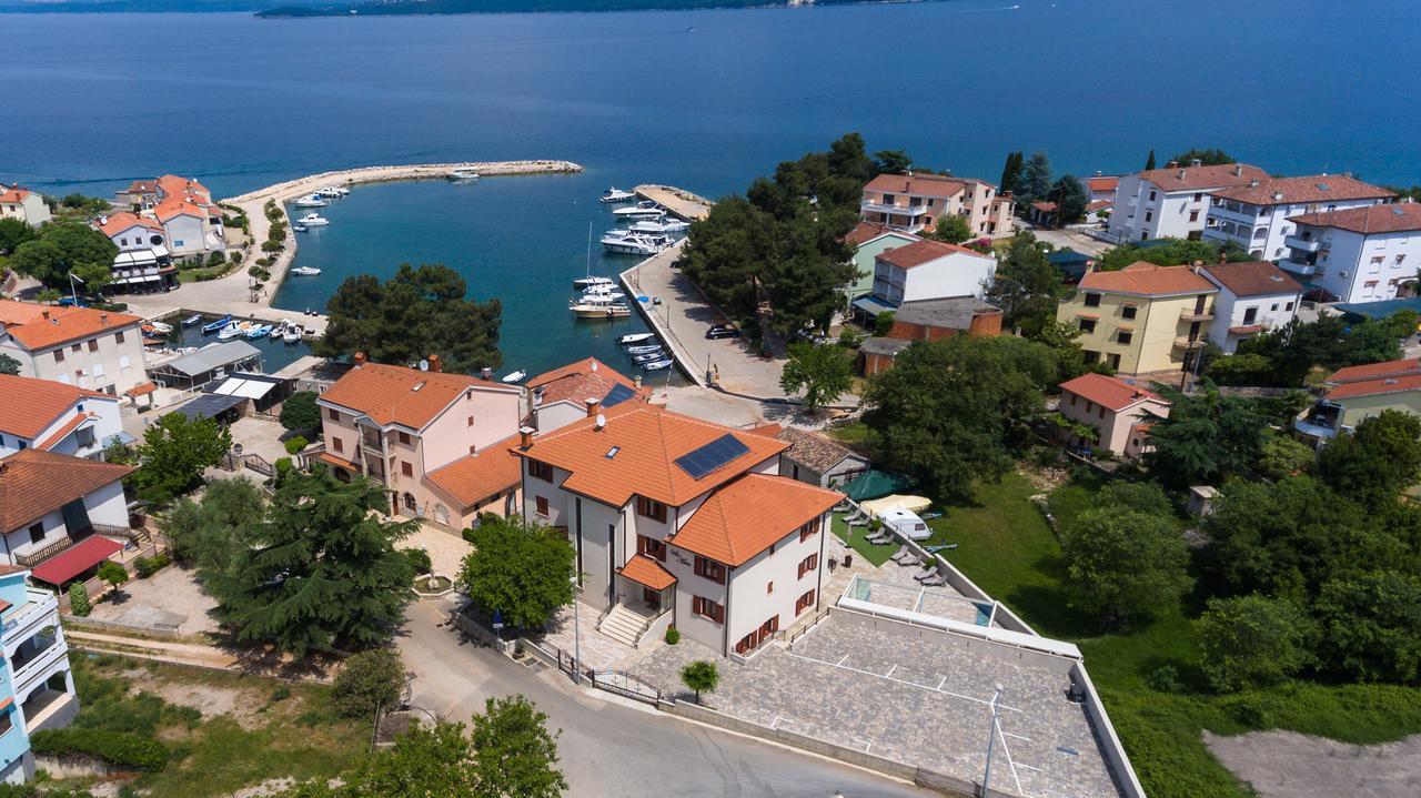 Villa Aria Malinska Exterior photo